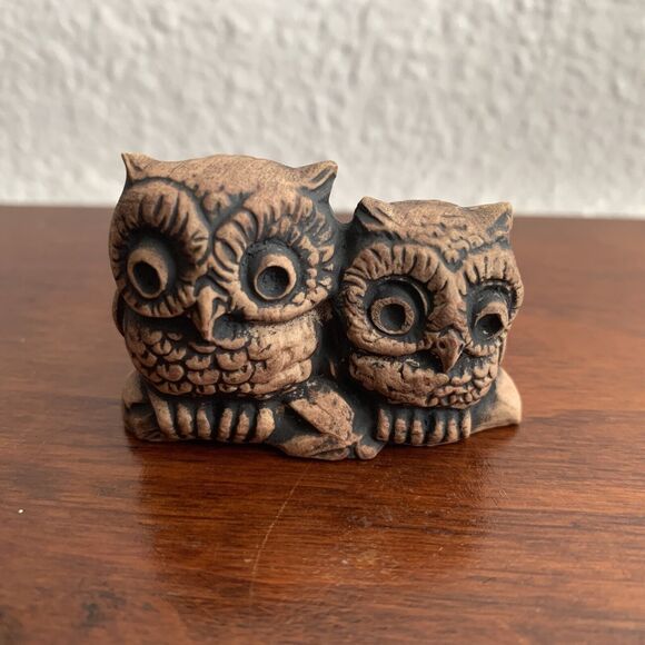 Vintage Pair Of Hoot Owls Sitting On A Log Tan Ceramic Mini Figure 70s Fall - Picture 1 of 6
